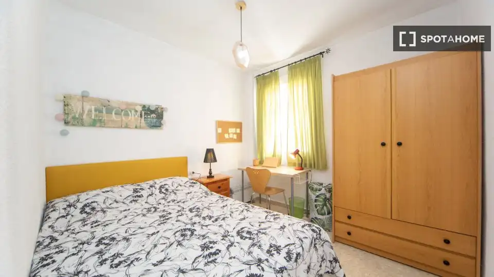 Habitación de Piso de alquiler en Granada con Aire acondicionado, Calefacción y Amueblado