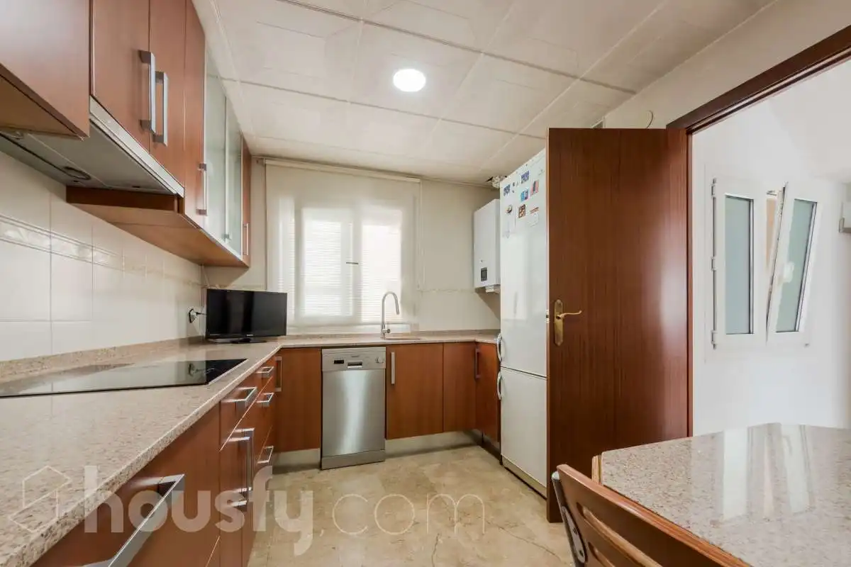 Kitchen of Houses for sale in Santa Coloma de Gramenet  with Air Conditioner, Heating and Private garden