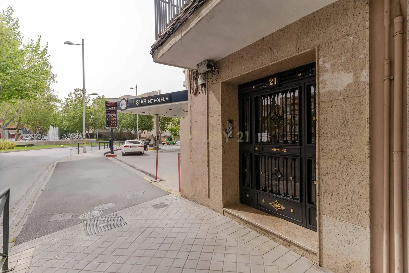 Vista exterior de Apartament en venda en Granada amb Balcó