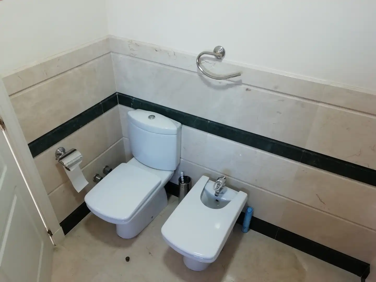 Badezimmer von Maisonette zum Verkauf in Marbella mit Klimaanlage, Terrasse und Abstellraum