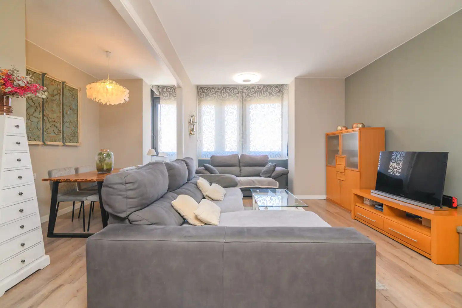 Sala d'estar de Àtic en venda en Sant Boi de Llobregat amb Aire condicionat, Calefacció i Parquet