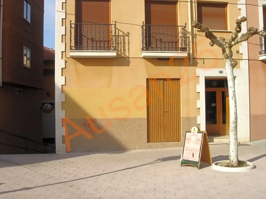 Vista exterior de Local en venda en Aranda de Duero