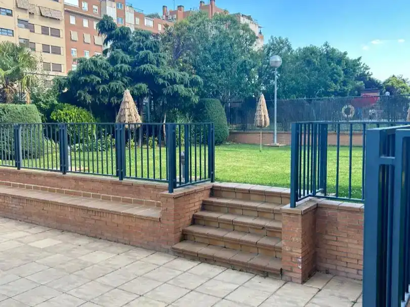 Terrasse von Wohnung zum Verkauf in  Madrid Capital mit Klimaanlage und Schwimmbad