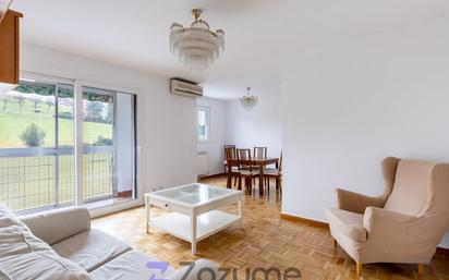 Living room of Flat to rent in  Madrid Capital  with Air Conditioner, Heating and Private garden