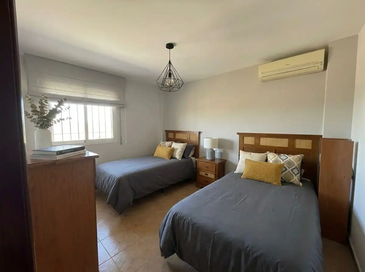 Habitación de Casa o chalet en venta en Alhaurín de la Torre con Aire acondicionado, Jardín privado y Terraza