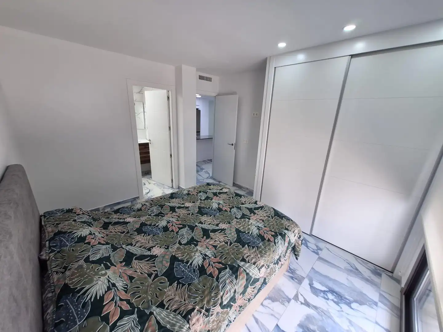 Schlafzimmer von Wohnungen zur Miete in Torrevieja mit Gemeinschaftspool