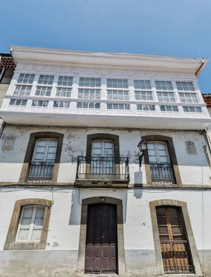 Vista exterior de Casa o xalet en venda en Pravia amb Parquet, Traster i Balcó