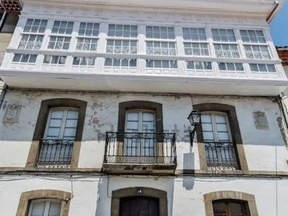 Vista exterior de Casa o xalet en venda en Pravia amb Parquet, Traster i Balcó