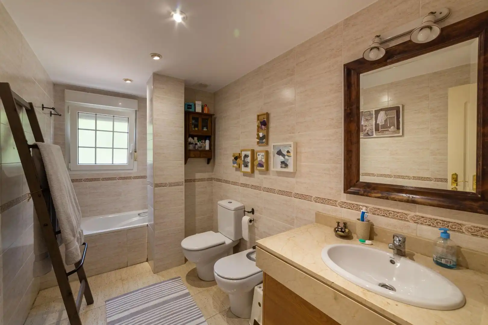 Baño de Casa adosada en venta en Simancas con Calefacción, Jardín privado y Alarma