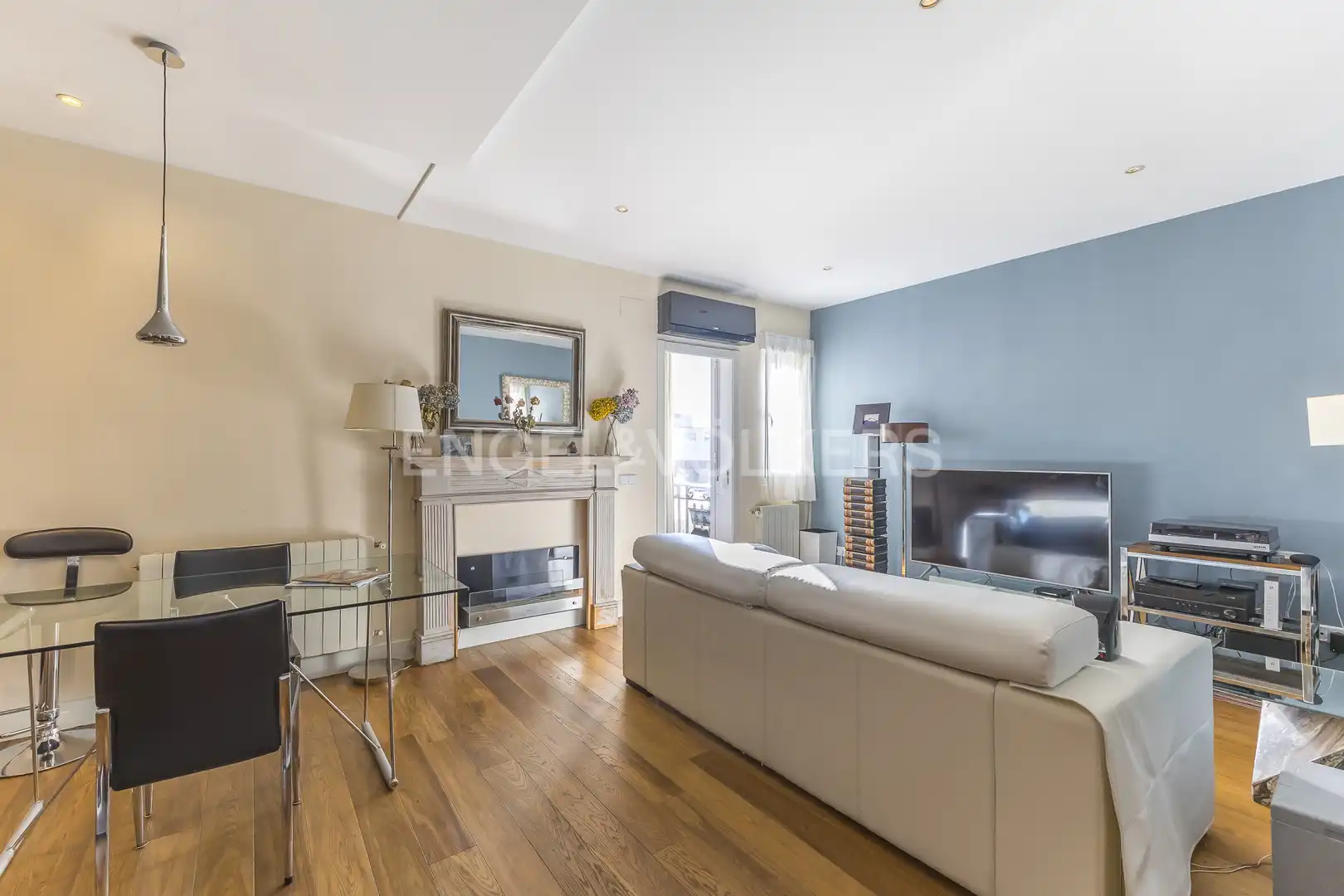 Living room of Flat for rent in Madrid  with Air Conditioner and Heating