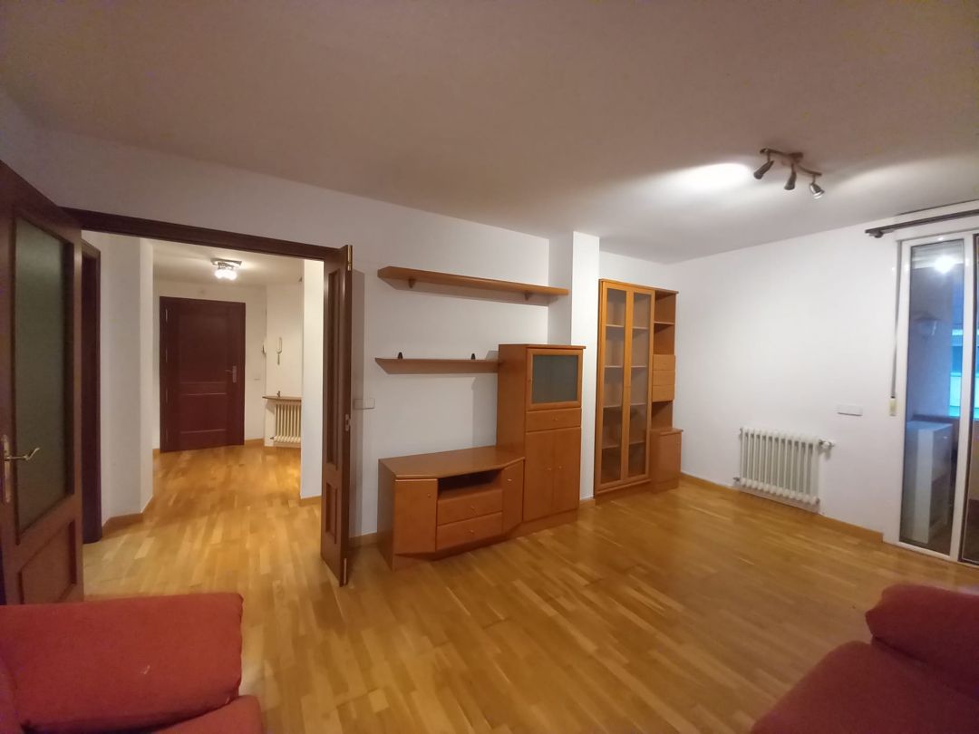 Sala d'estar de Dúplex en venda en El Astillero   amb Calefacció, Traster i Balcó
