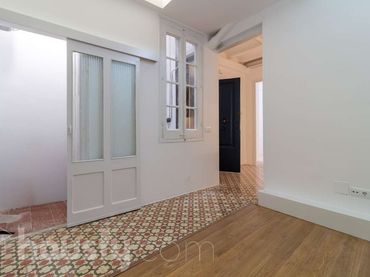 Wohnung mit Balkon zum Verkauf in Carrer de l'Aurora .