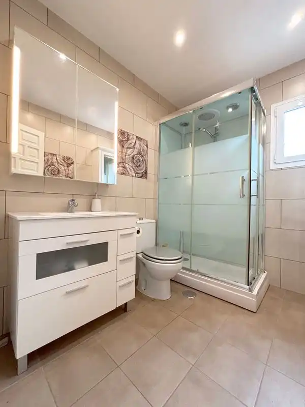 Baño de Casa adosada de alquiler en Altea con Aire acondicionado, Calefacción y Jardín privado