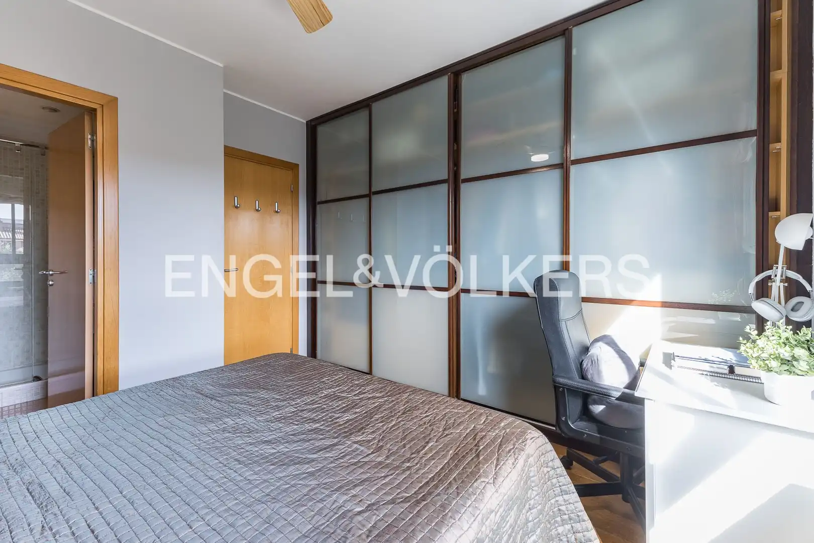 Schlafzimmer von Wohnung zum Verkauf in Sant Cugat del Vallès mit Klimaanlage, Heizung und Parkett