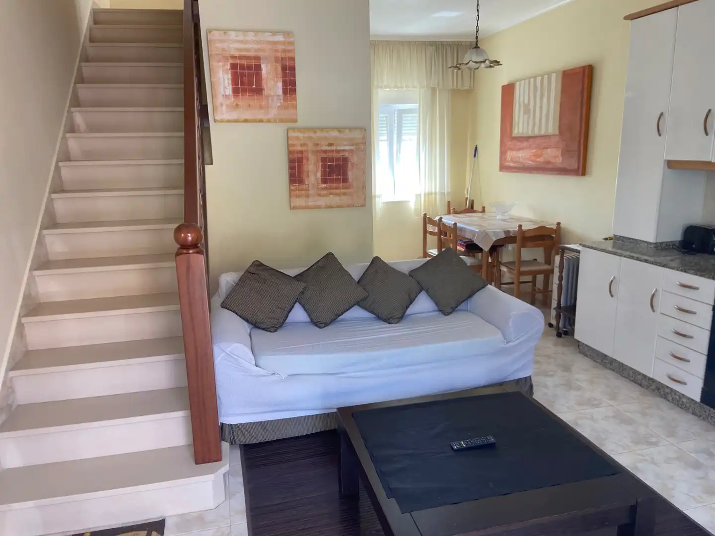 Sala d'estar de Casa o xalet en venda en A Pobra do Caramiñal amb Calefacció, Jardí privat i Parquet