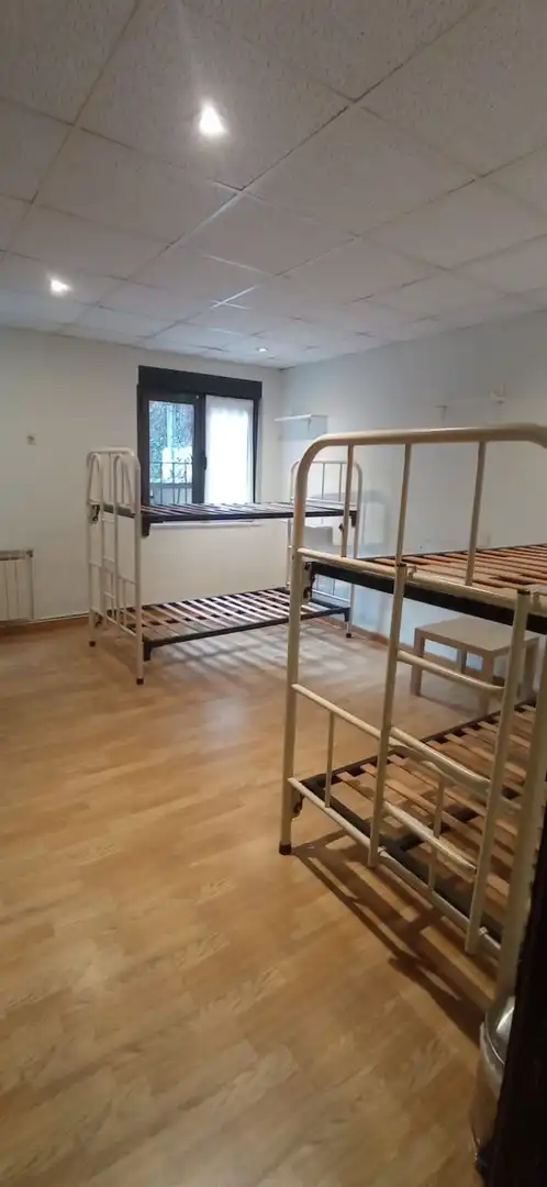 Dormitori de Casa o xalet en venda en Oviedo  amb Calefacció i Parquet