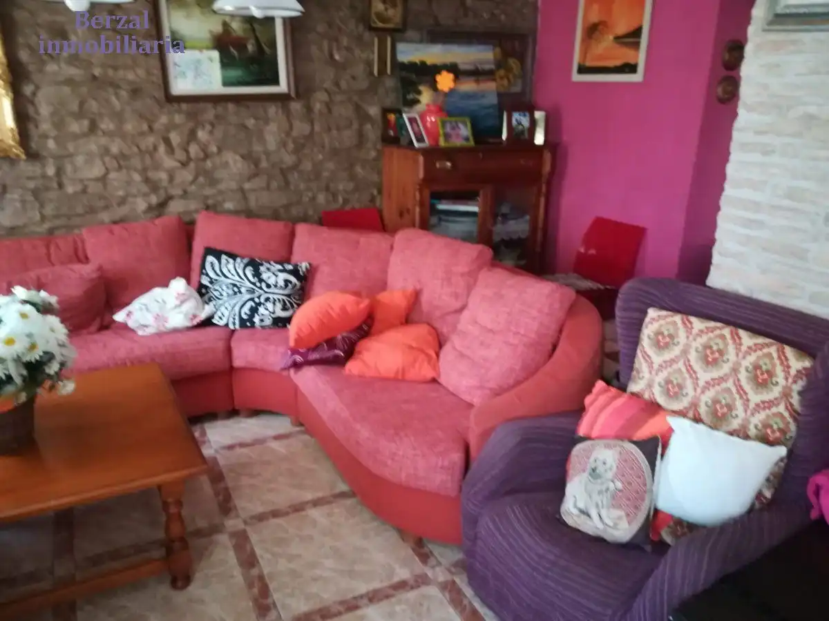 Sala d'estar de Finca rústica en venda en  Logroño amb Jardí privat, Traster i Balcó