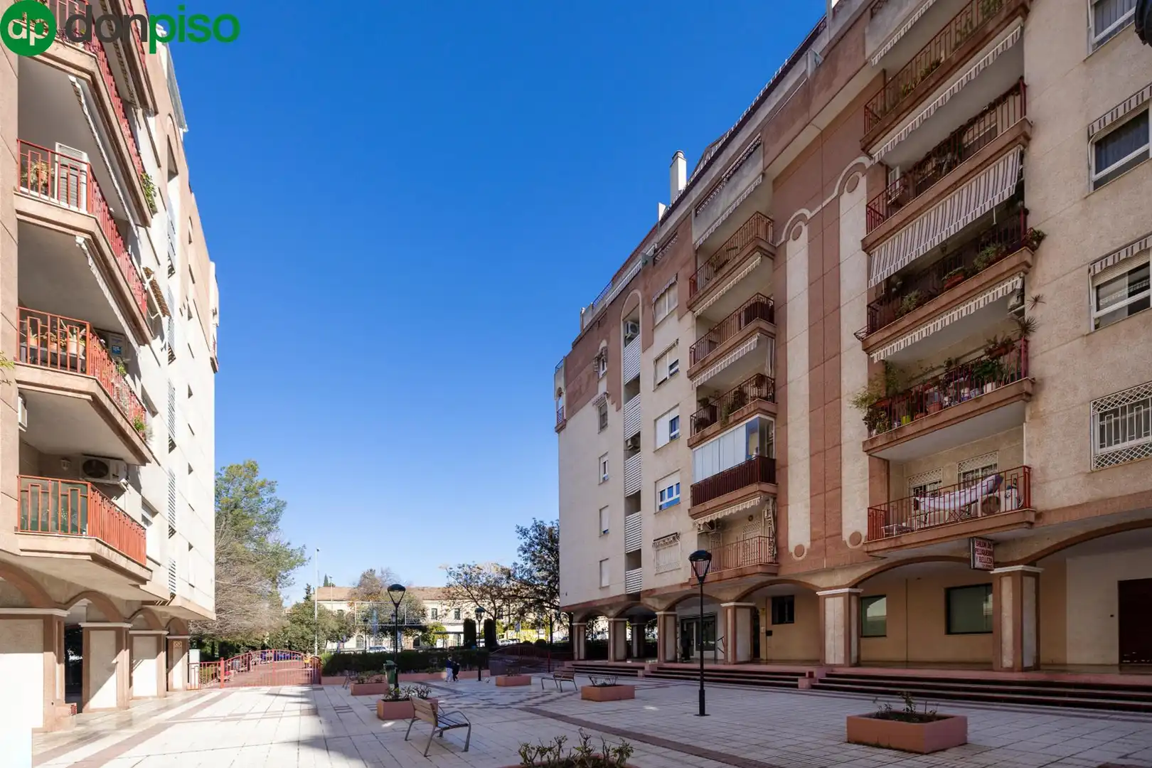 Exterior view of Flat for sale in Granada  with Alarm