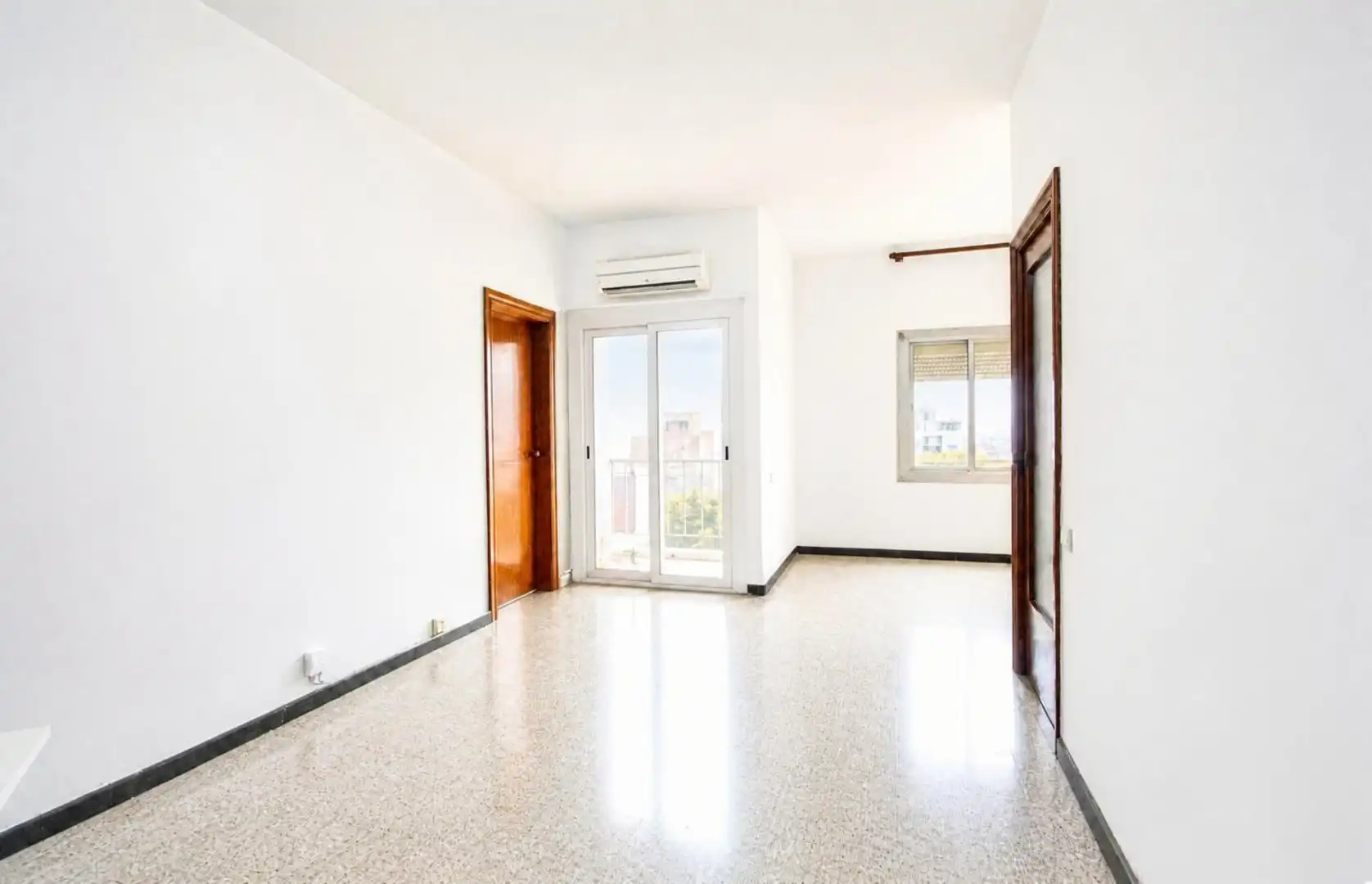 Sala d'estar de Pis en venda en Barcelona amb Aire condicionat, Forn i Balcó