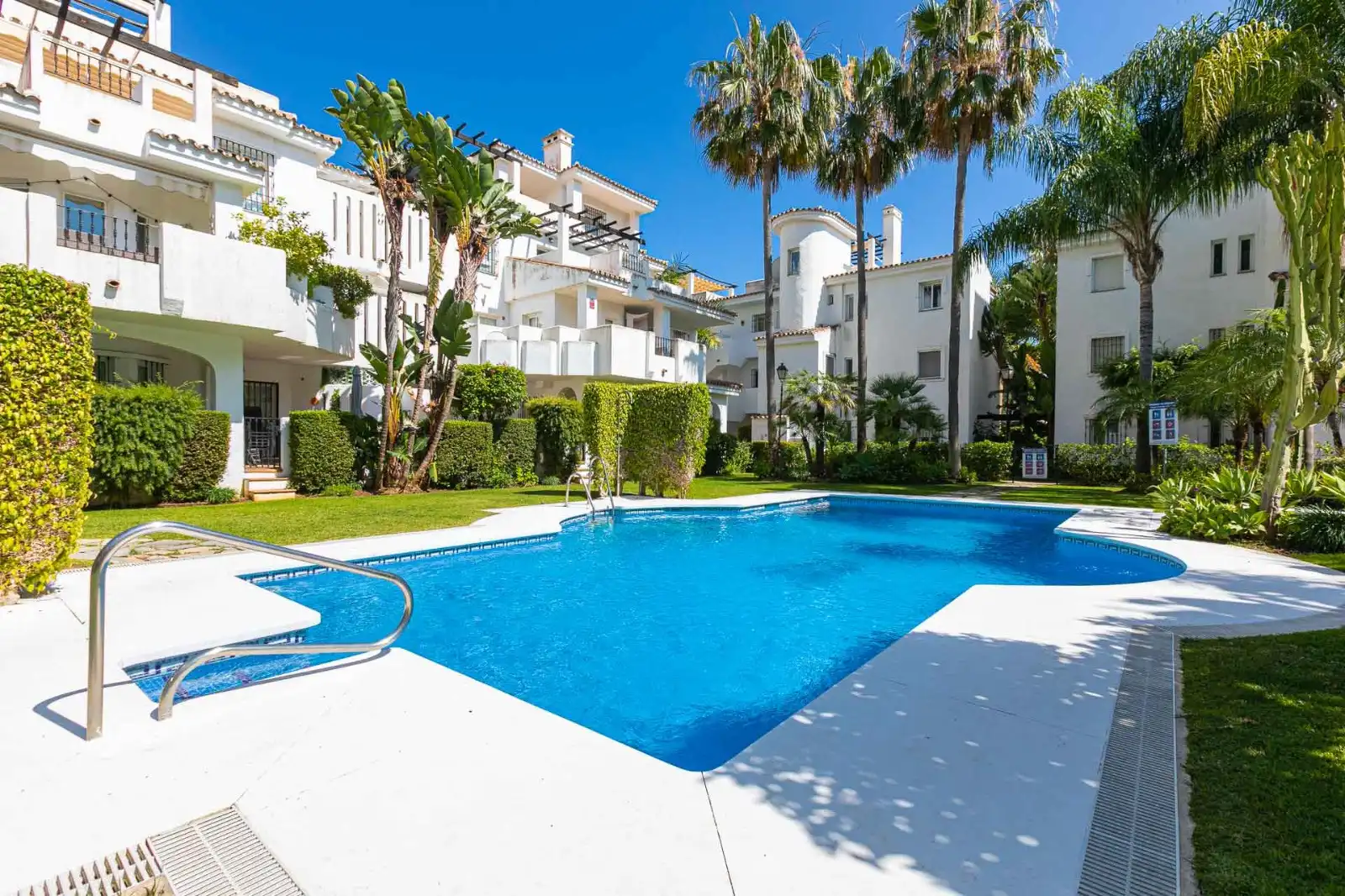 Vista exterior de Apartament de lloguer en Nueva Andalucía