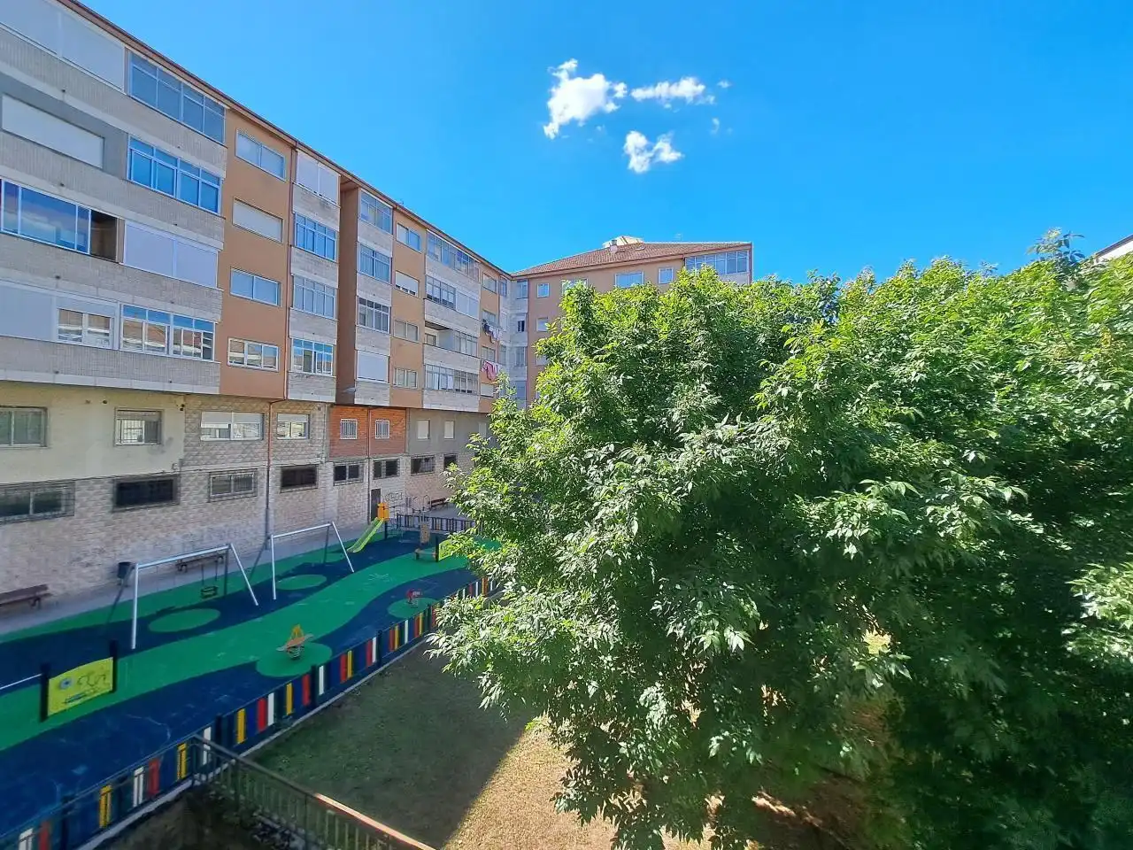Vista exterior de Pis en venda en Ourense Capital  amb Parquet, Traster i Moblat