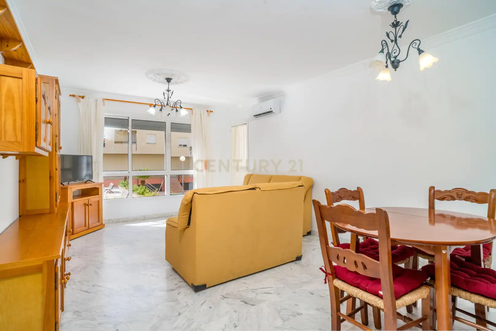 Sala d'estar de Pis en venda en Estepona amb Aire condicionat