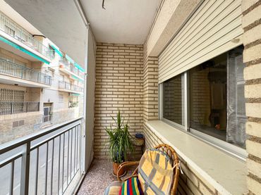 Bajo con balcón en venta en Calle Alicante