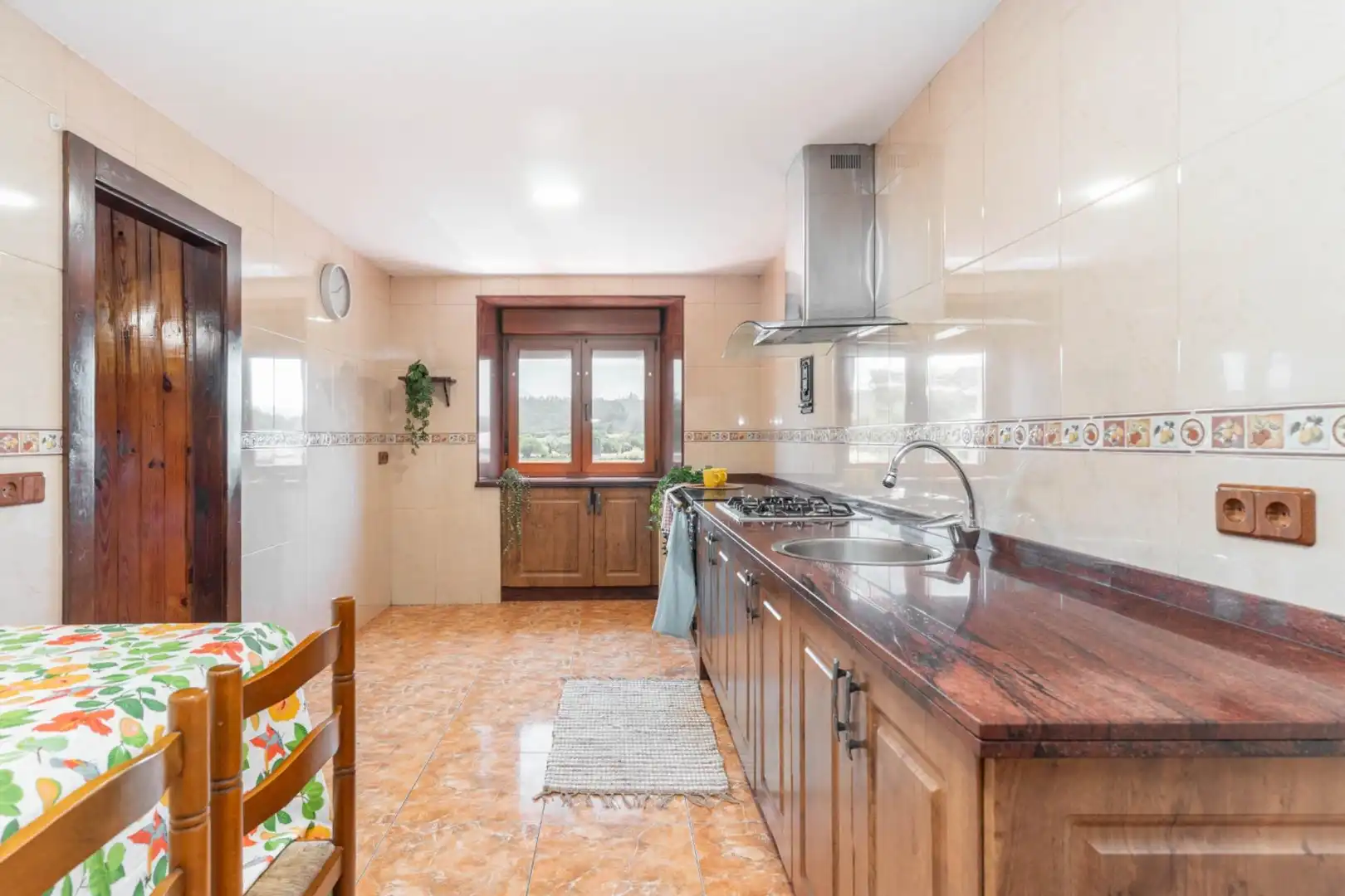Cocina de Casa o chalet en venta en Sariego con Calefacción, Terraza y Amueblado