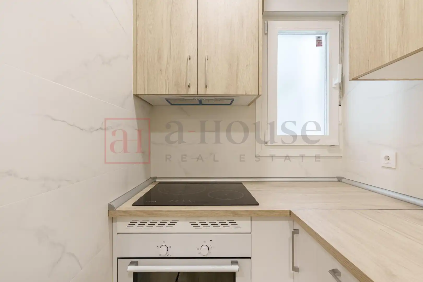 Küche von Wohnung zum Verkauf in Madrid mit Klimaanlage und Heizung