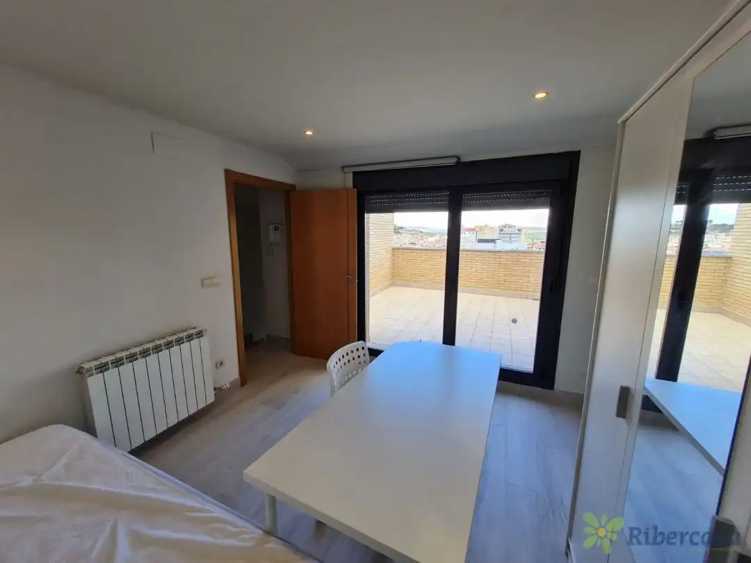 Habitación de Ático en venta en Tudela con Calefacción, Terraza y Balcón