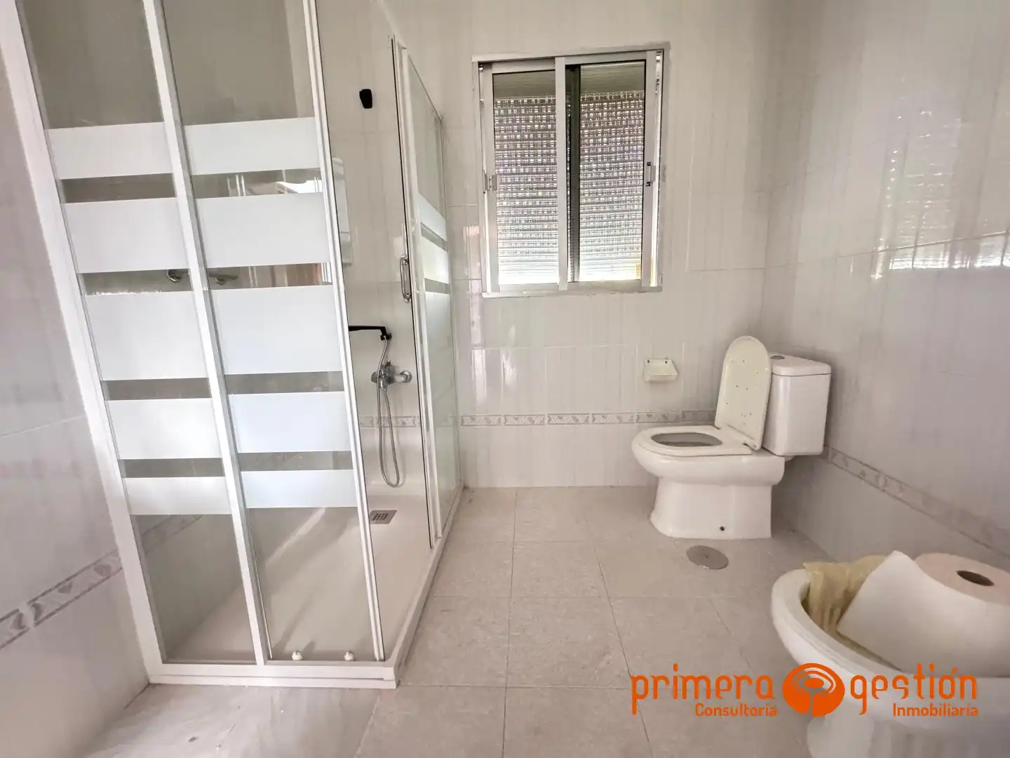 Bany de Casa o xalet en venda en Carmona