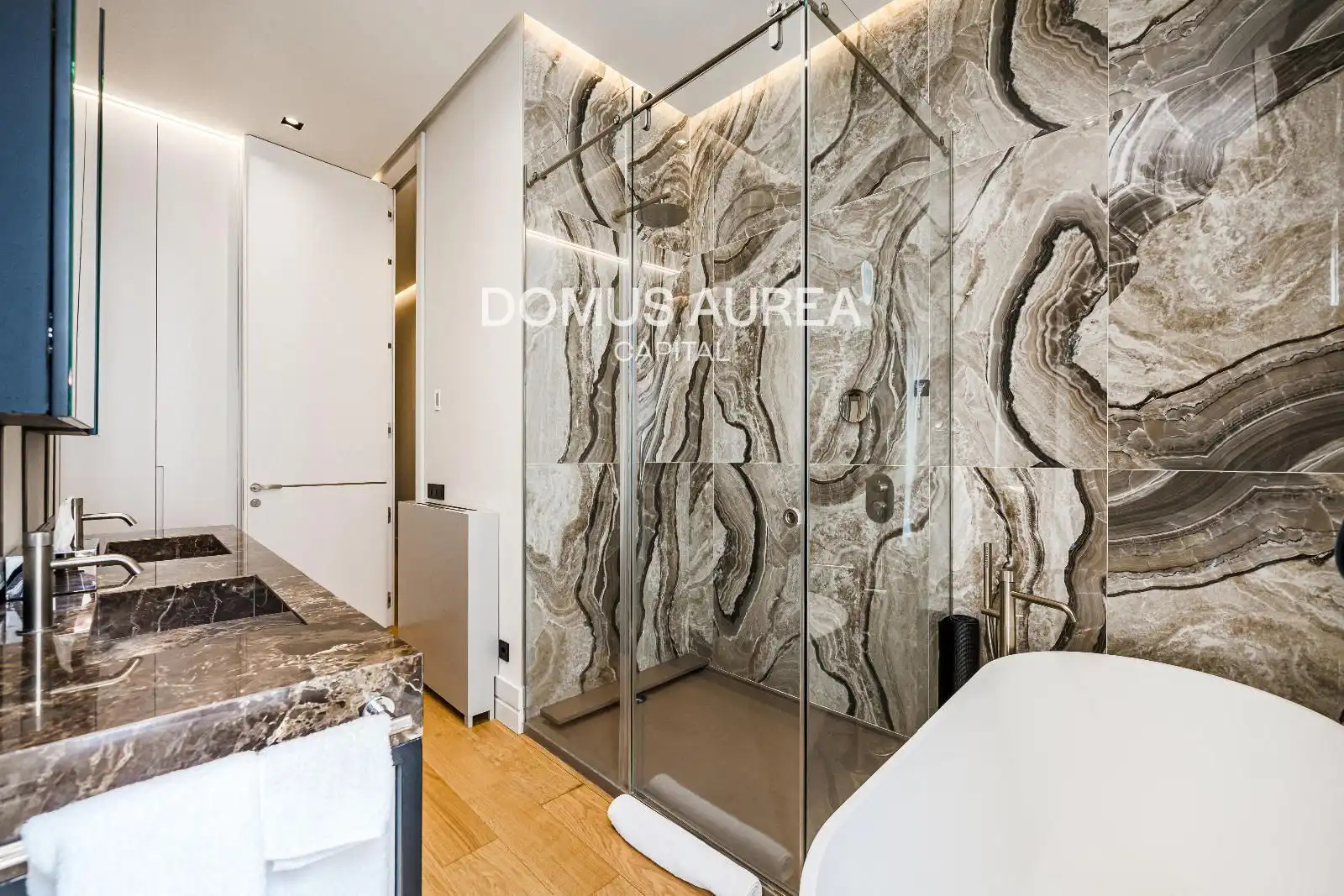 Bathroom of Flat for rent in Madrid  with Air Conditioner, Storage room and Furnished