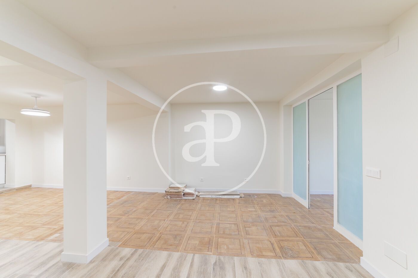 Flat for sale in  Madrid Capital  with Heating