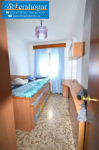 Dormitori de Pis en venda en Jerez de la Frontera amb Aire condicionat, Terrassa i Moblat