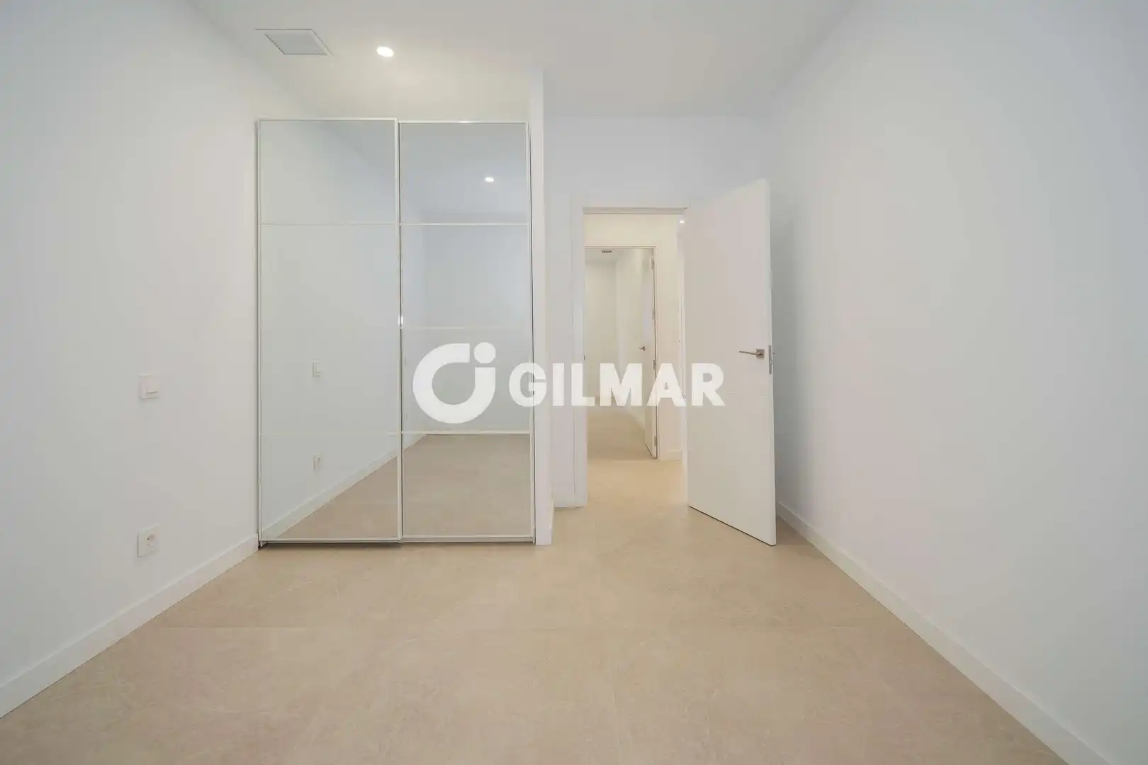 Habitación de Piso en venta en Madrid con Calefacción