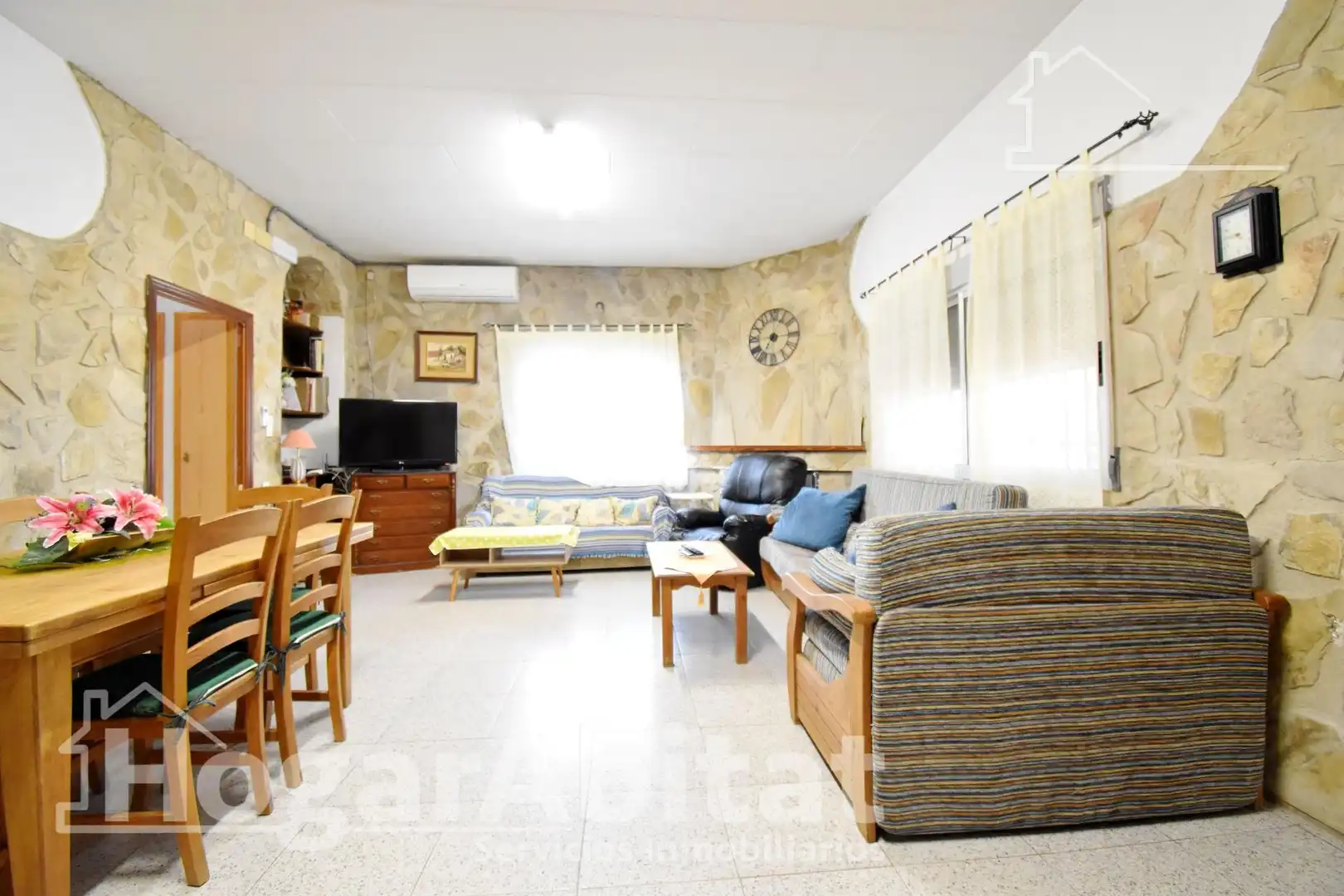 Sala de estar de Casa o chalet en venta en Simat de la Valldigna con Aire acondicionado, Calefacción y Jardín privado