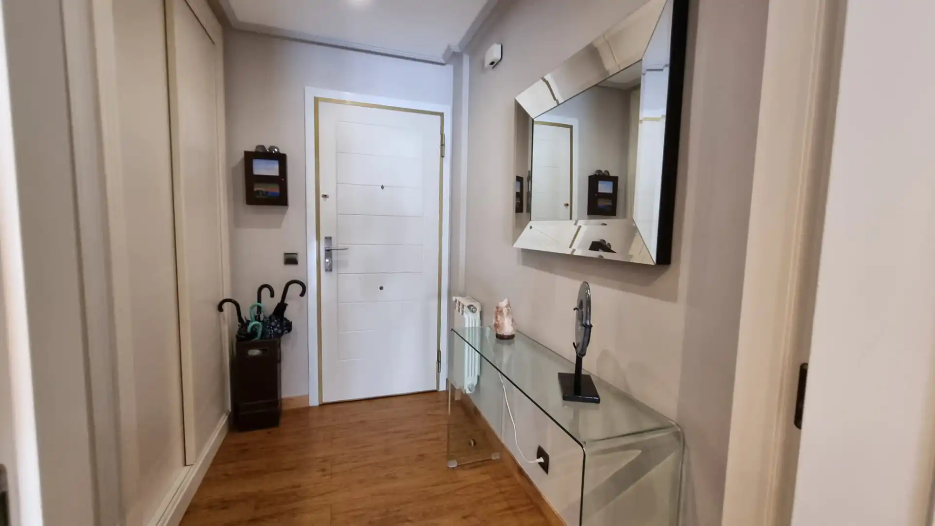 Flat for sale in Calle Vía del Berrocal, Iglesia - Estación