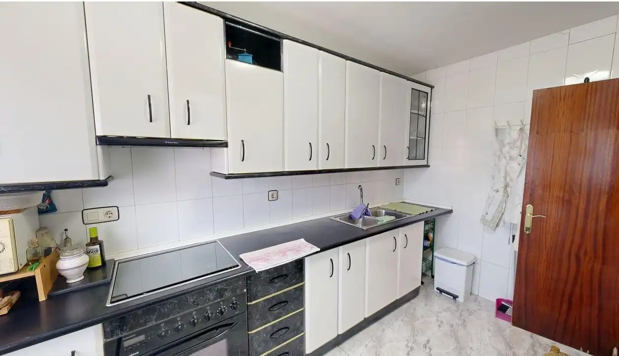 Cuina de Casa o xalet en venda en Jaén amb Traster i Piscina comunitària