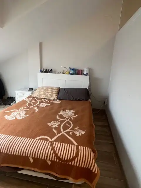 Schlafzimmer von Dachboden zur Miete in Santander mit Heizung, Privatgarten und Abstellraum