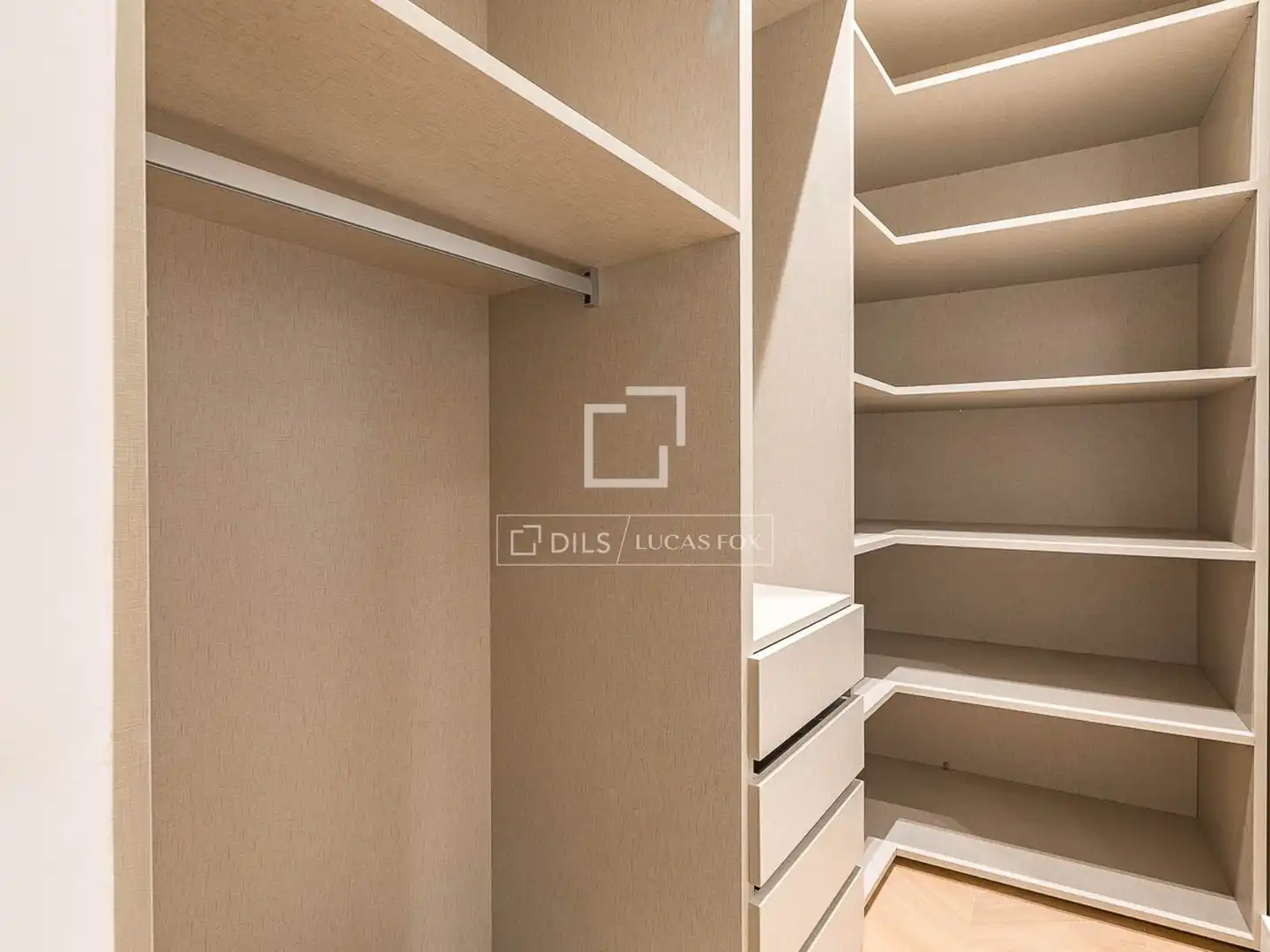 Piso en venta en Barcelona con Aire acondicionado, Calefacción y Balcón