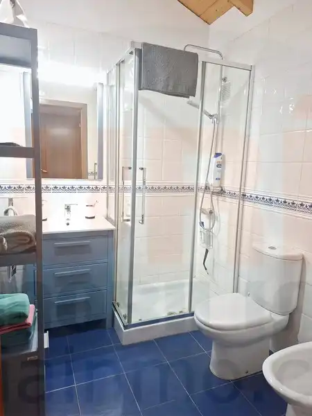 Baño de Casa o chalet en venta en Sariego con Calefacción, Terraza y Trastero