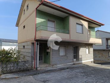 Casa amb jardí en venda a Toen