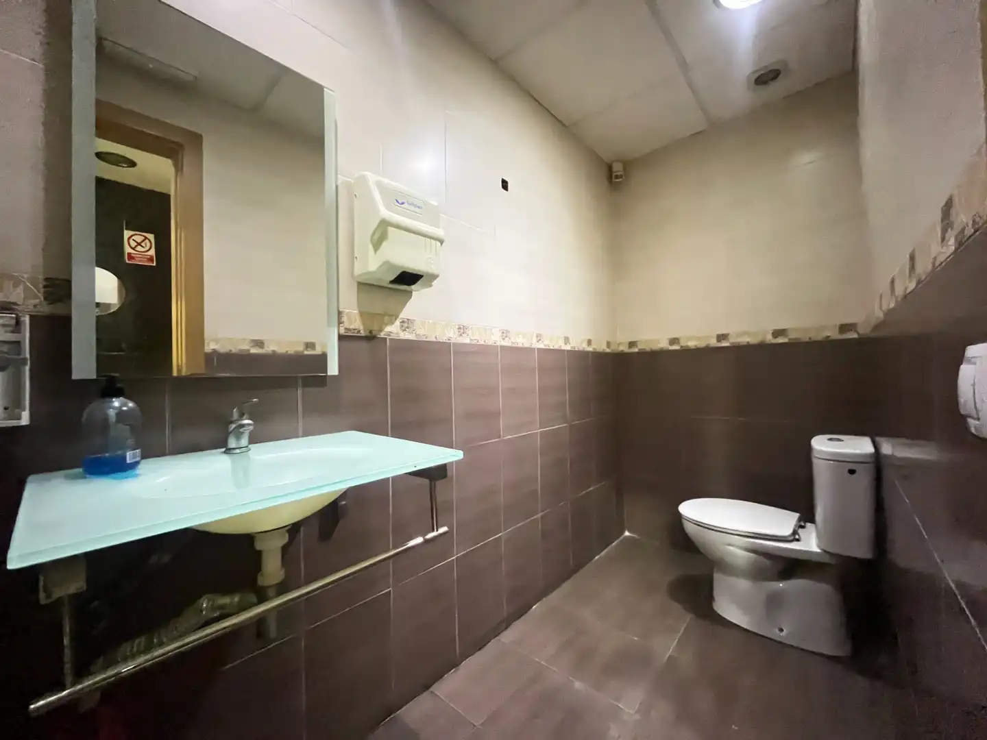 Badezimmer von Geschaftsraum zum Verkauf in Sagunto / Sagunt mit Klimaanlage und Möbliert