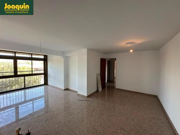 Piso con ascensor en venta en Sur