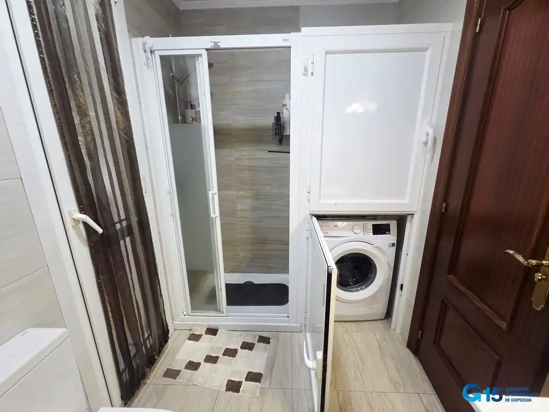 Baño de Piso en venta en Errenteria con Calefacción, Terraza y Amueblado