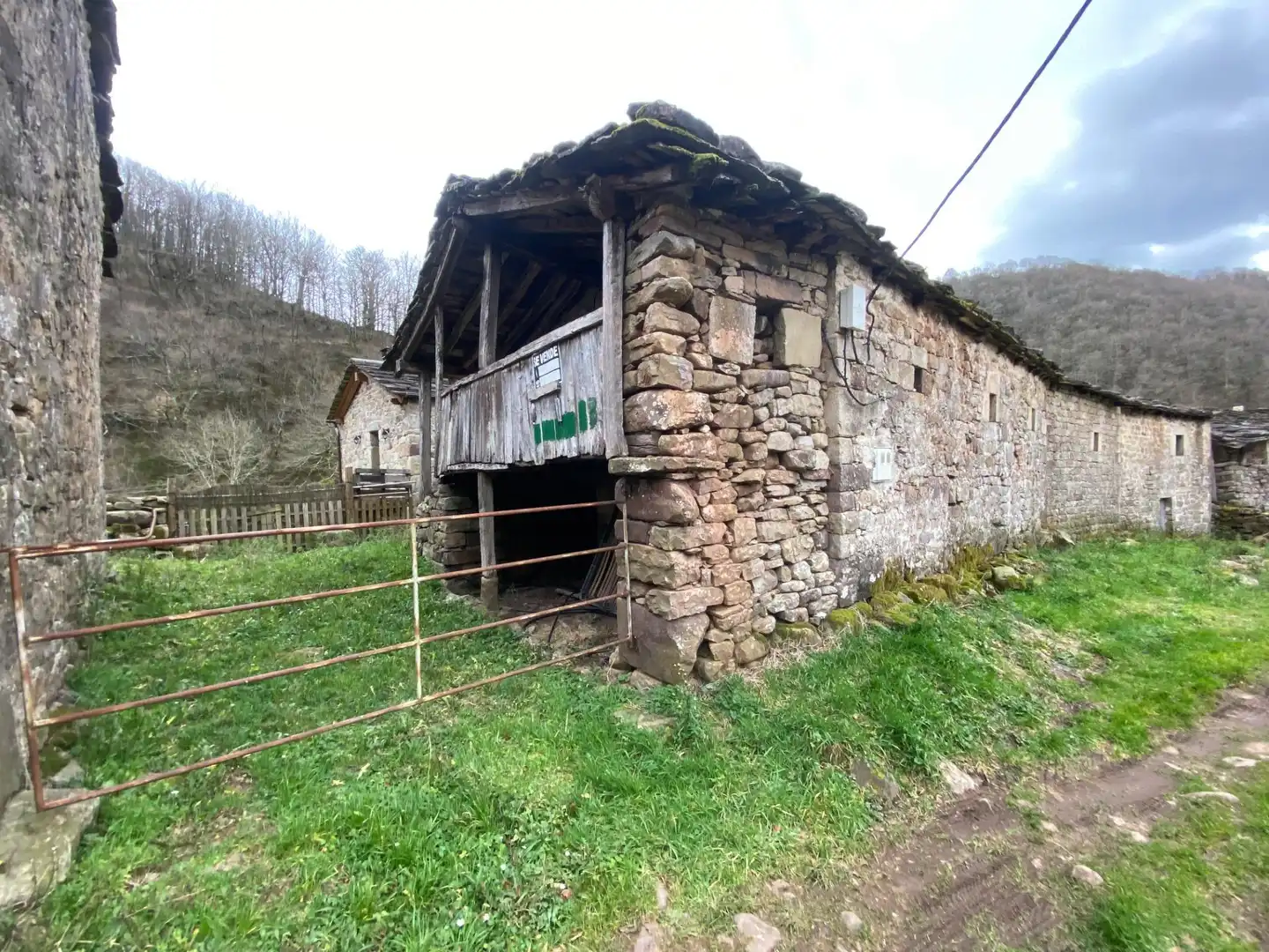 Außenansicht von Einfamilien-Reihenhaus zum Verkauf in Vega de Pas