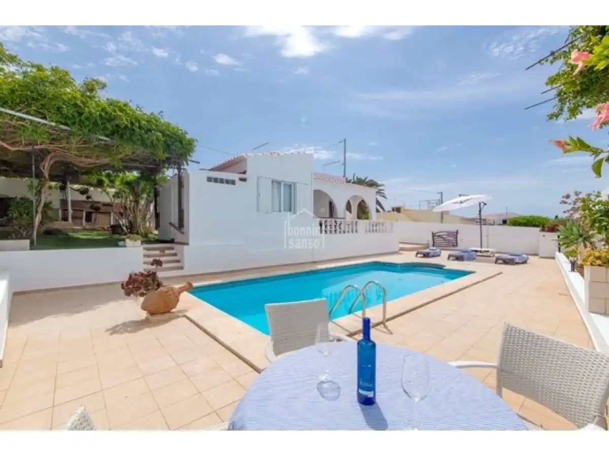 Vista exterior de Casa o xalet en venda en Alaior amb Jardí privat, Terrassa i Piscina