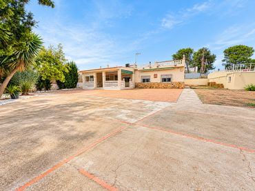 Villa avec piscine à vendre à Montserrat