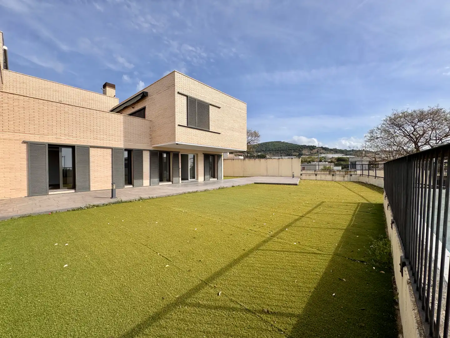 Vista exterior de Casa adosada en venta en Mataró con Aire acondicionado, Calefacción y Jardín privado