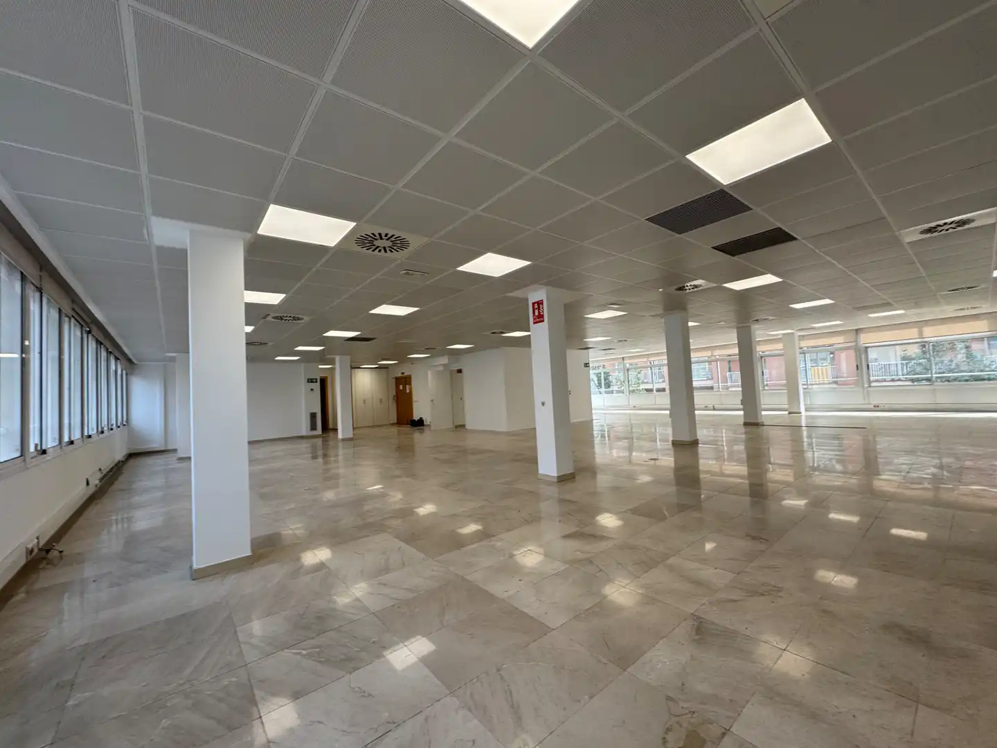 Oficina amb ascensor de lloguer a Carrer de Galileu, imagen 3